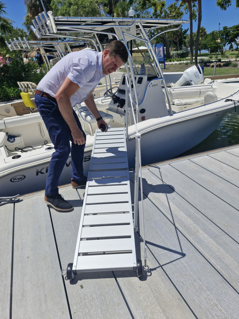 Portable Foldable Aluminum Gangway Ramp for Boats and Yachts MG200